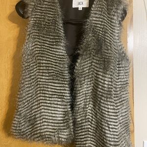 Faux fur vest sz Small